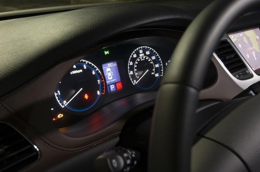  Hyundai Genesis 4.6L V8 2009 года  (фото 12 из 21)